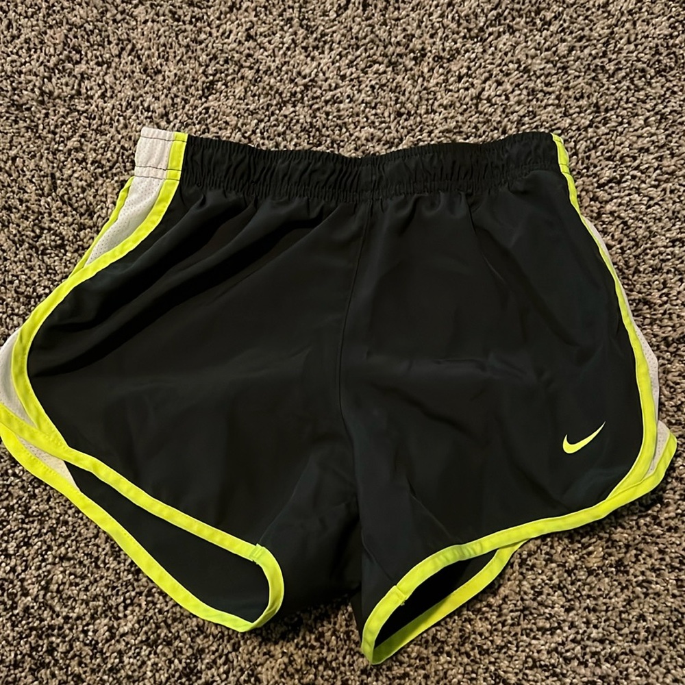 Nike shorts sz medium youth girls